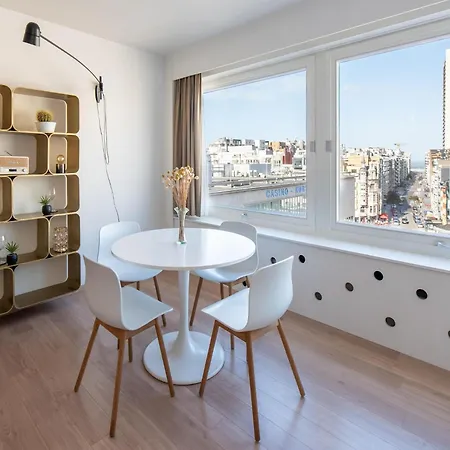 Beautiful In Prime Location 아파트 오스텐드